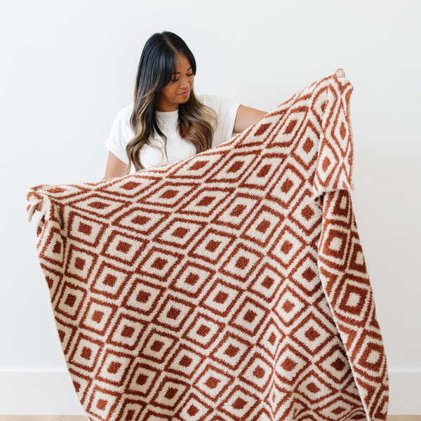 Cozy DOUBLE-LAYER BAMBONI® throw blankets for babies, perfect for swaddling and keeping warm.