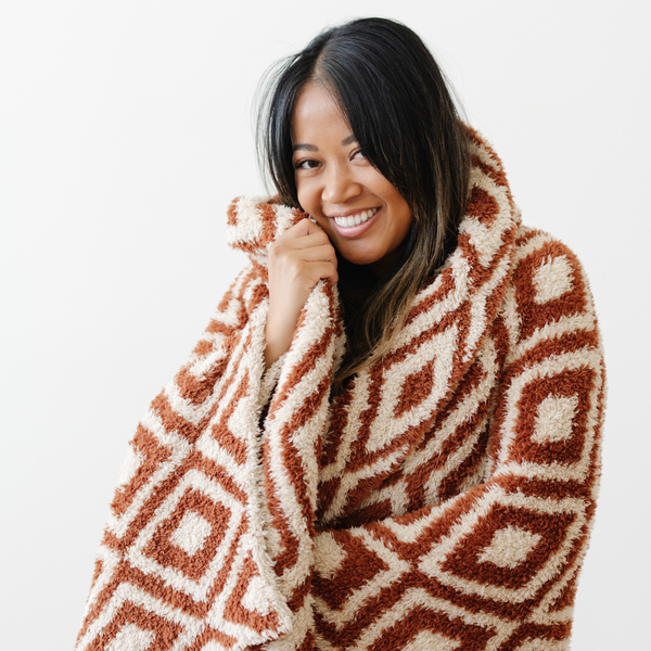 Cozy DOUBLE-LAYER BAMBONI® throw blanket for babies, perfect for swaddling and comfort.