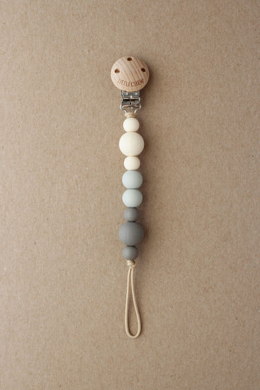 Pacifier Clip - Kira in Onyx, stylish and functional accessory for keeping pacifiers close to your baby.