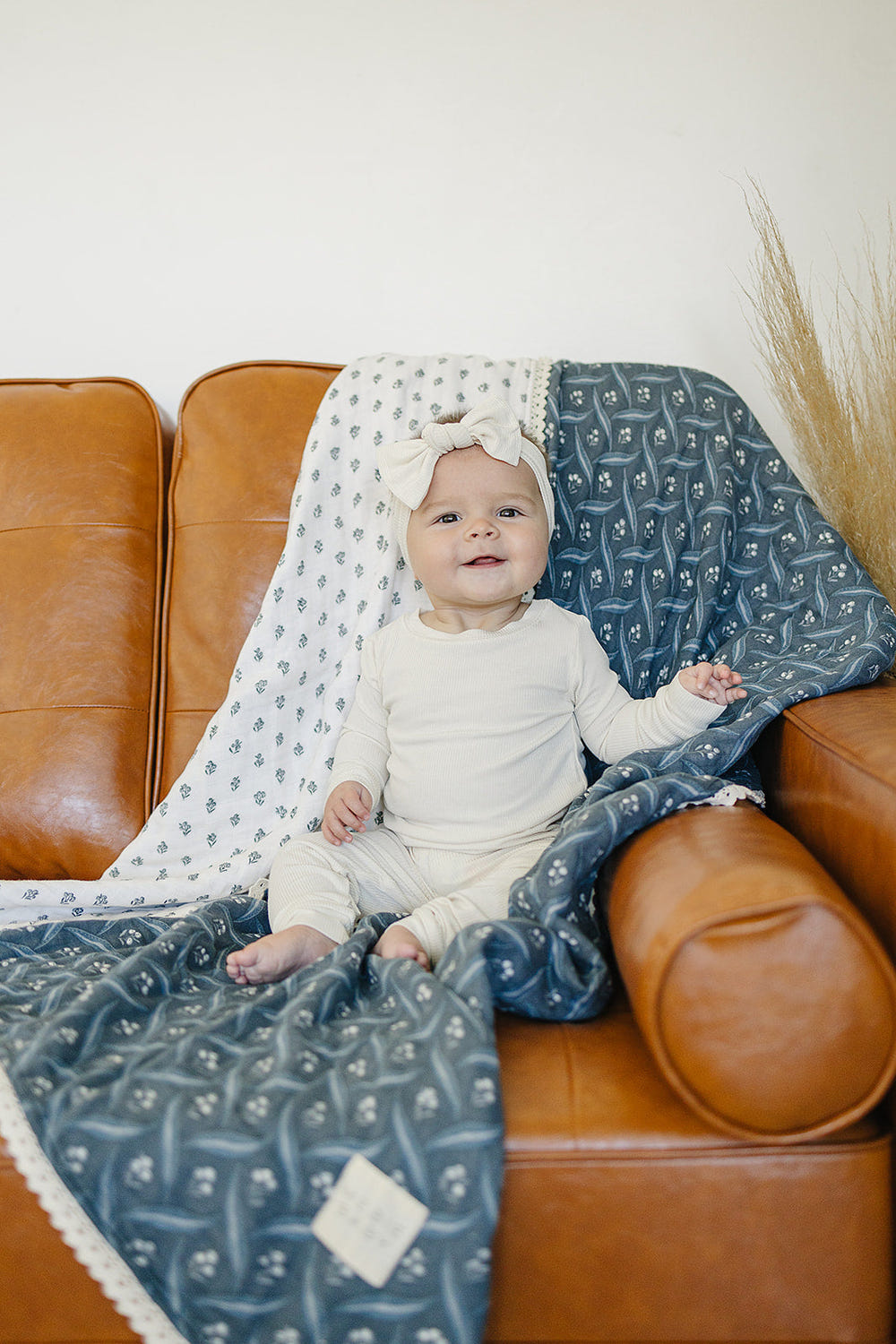 Navy Berry + Cream Berry Lace Muslin Quilt - MOOGCO Baby