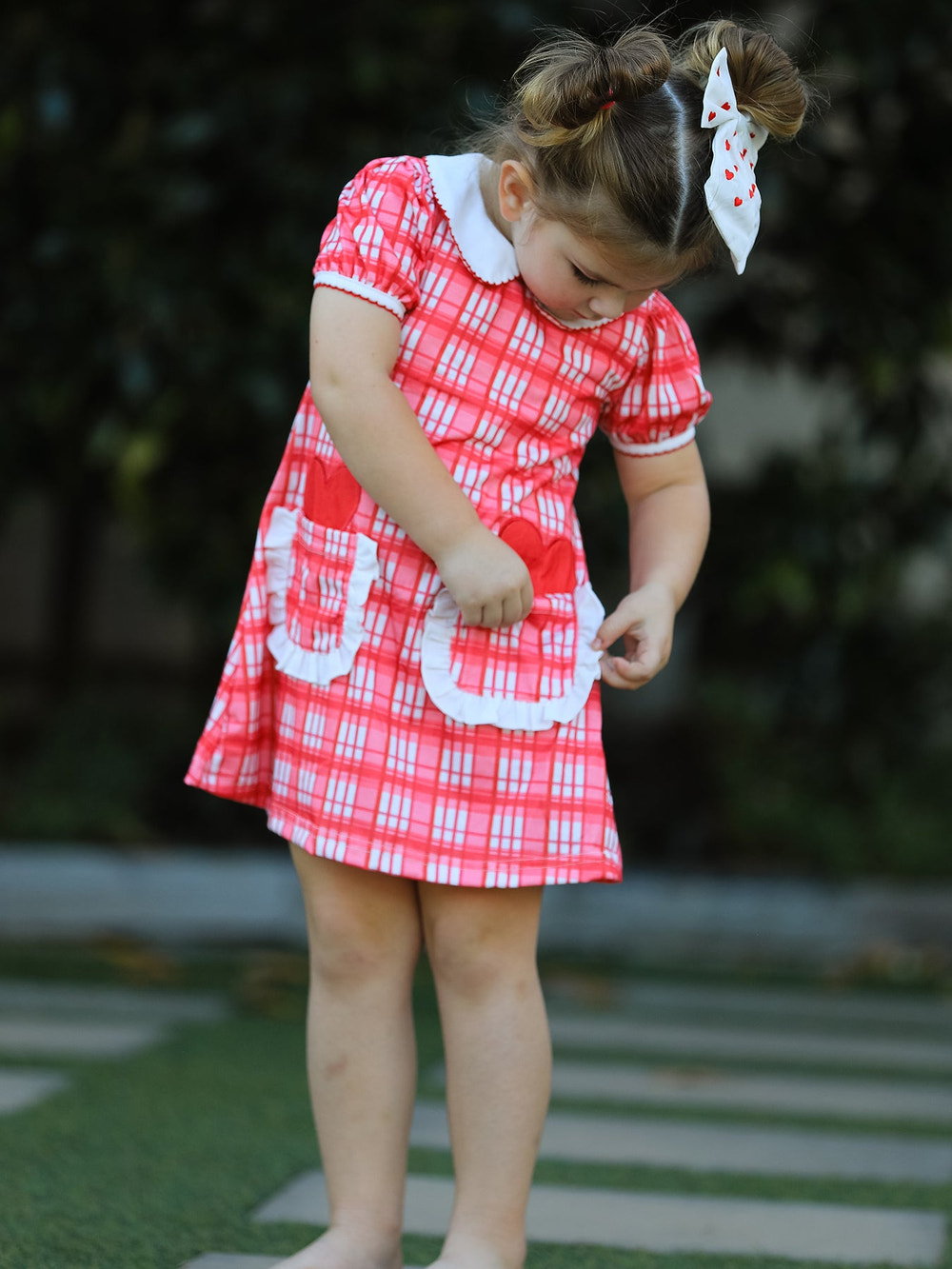 Valentine's Day plaid pocket dress for girls with short sleeves, perfect for festive occasions.