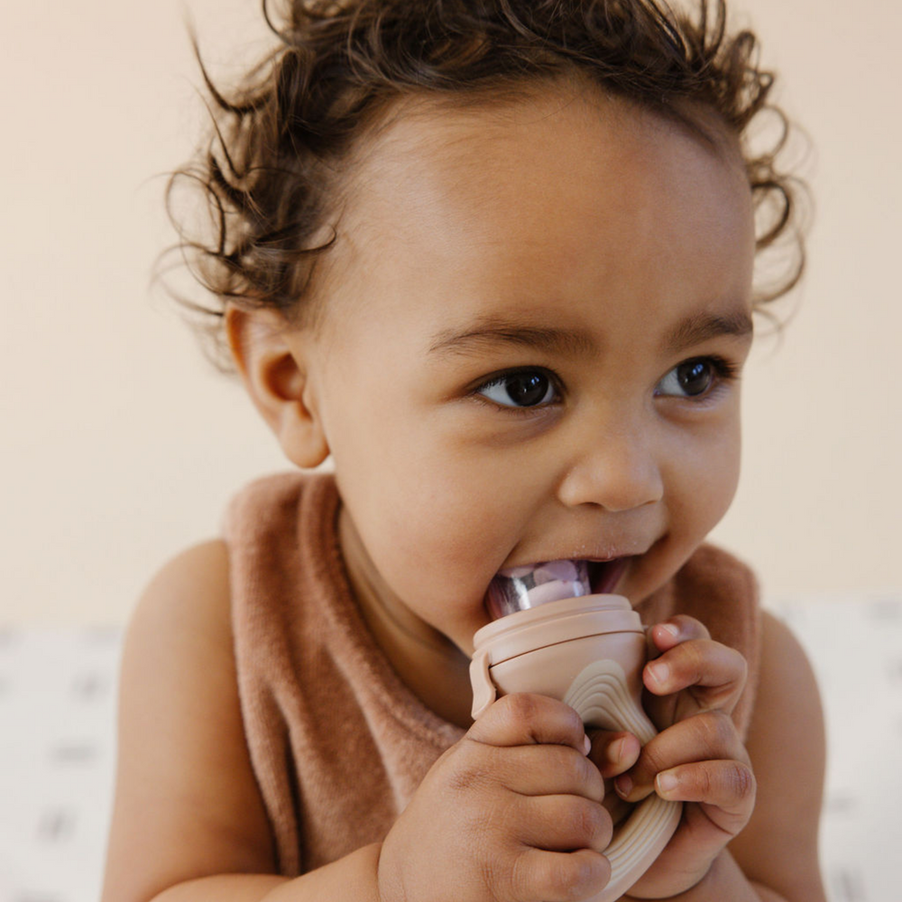 Modern Mod Feeder: Stylish and functional baby feeding utensil for easy mealtime.