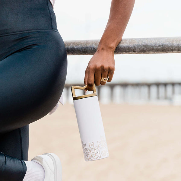 MilKeeper Starter Set in Aspen White, featuring breast milk storage containers at angle 10.