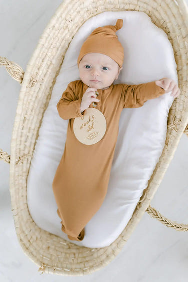 Knotted baby gown and hat set in camel brown for newborns up to 3 months. Soft, stylish, and comfortable.