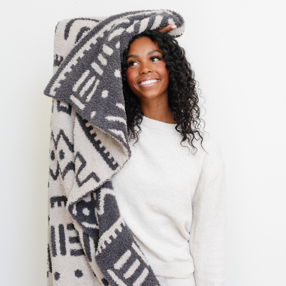 Cozy DOUBLE-LAYER BAMBONI® throw blanket for babies, perfect for swaddling and keeping warm.