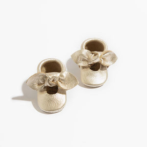 Newborn Platinum Knotted Bow Baby Shoe - stylish and comfy mocc for your little one's first steps.