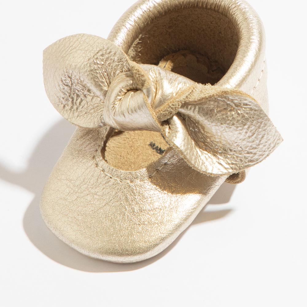 Newborn Platinum Knotted Bow Baby Shoe - stylish and comfy mocc for your little one's first steps.