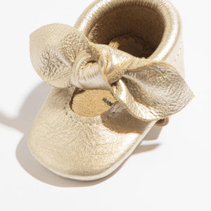 Newborn Platinum Knotted Bow Baby Shoe from angle 2, featuring a stylish design perfect for little feet.