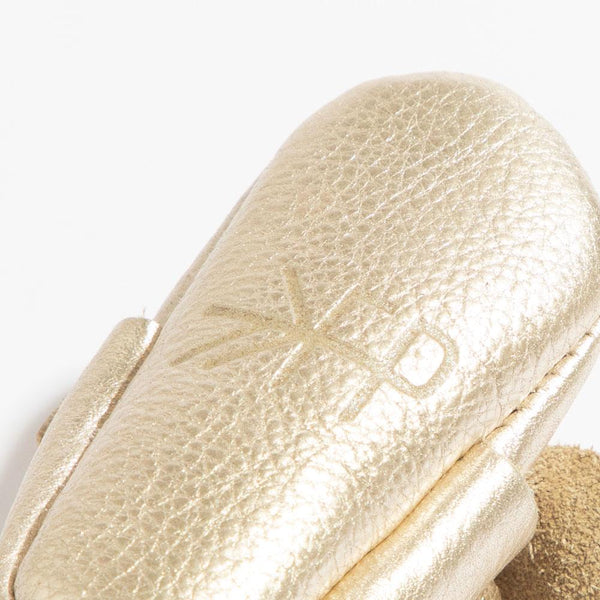 Newborn Platinum Knotted Bow Baby Shoe in Angle 3 view, perfect for stylish infant footwear.