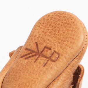 Newborn Zion Knotted Bow Baby Shoe in Angle 3, featuring a stylish design perfect for little ones.