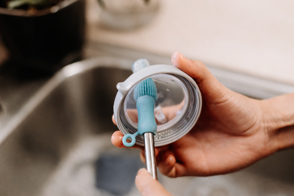 Haakaa Silicone Cleaning Brush Kit for bottles, shown at angle 14, perfect for easy and effective cleaning.