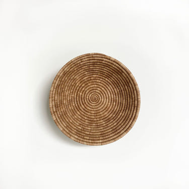 Large Natural Wall Plate - Unique wall art for nursery decor, adding a touch of nature to your baby's room.