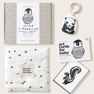 Newborn baby gift set in black and white, perfect for stylish and thoughtful gifting.