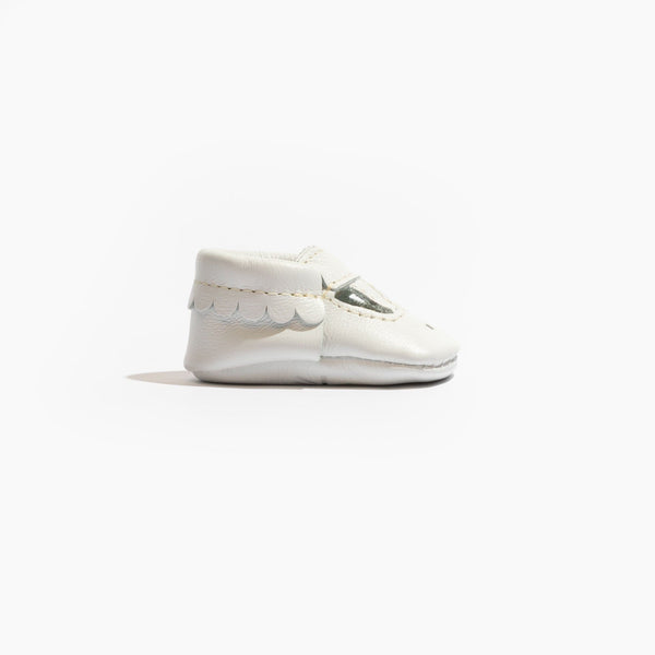 Newborn bright white Mary Jane baby shoe, angle 3, perfect for stylish infant footwear.