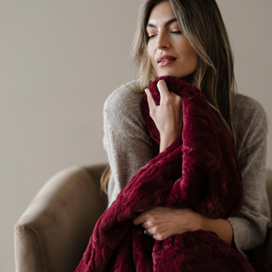 PATTERNED FAUX FUR THROW BLANKETS