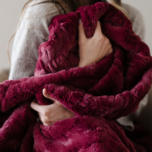 PATTERNED FAUX FUR THROW BLANKETS