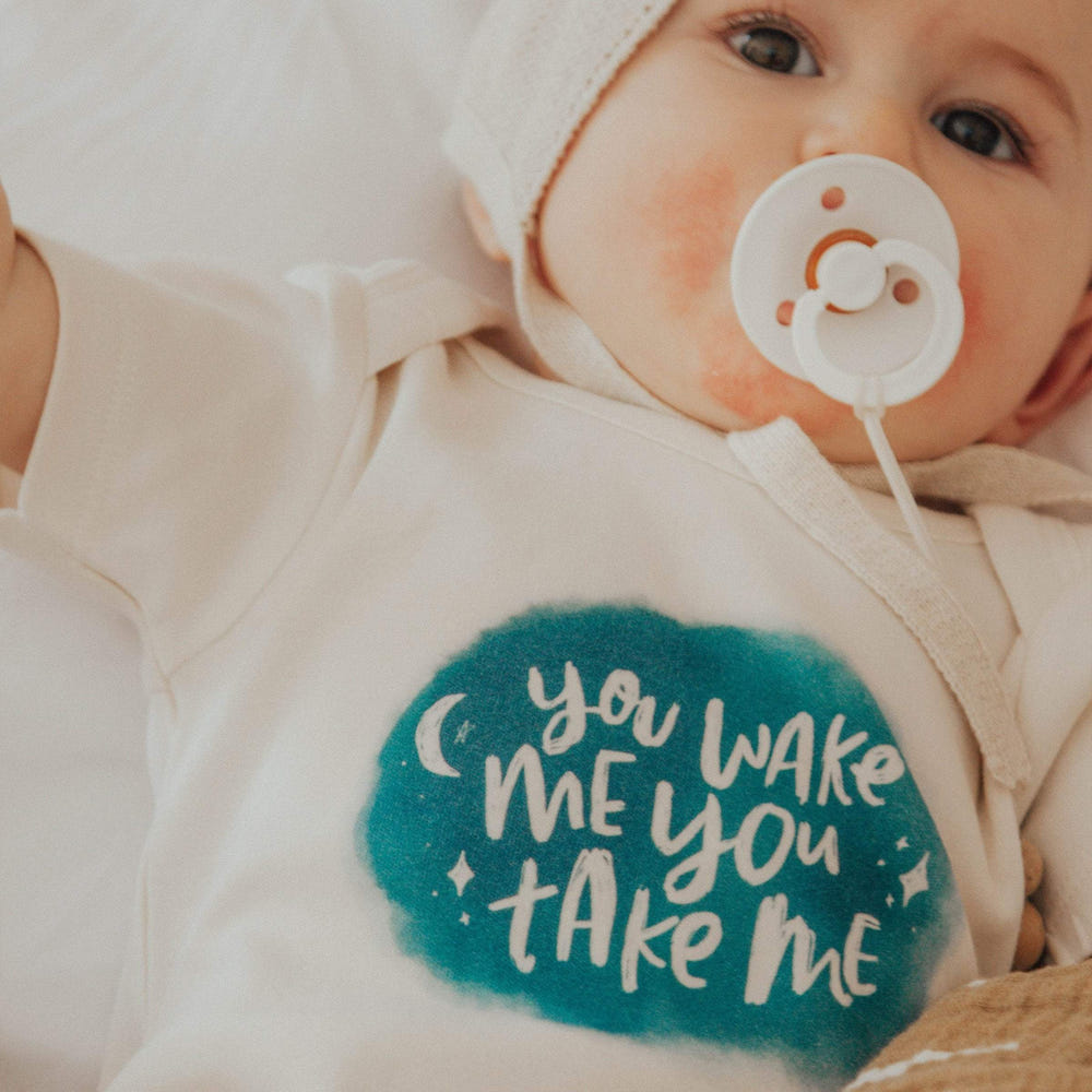 Graphic bodysuit for babies with "Wake Me" design, perfect for stylish short sleeve comfort.
