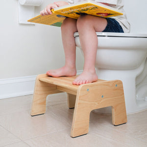 Multi-purpose 1-step wooden stool for kids, ideal for potty training and reaching high places.