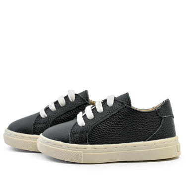 Black low top sneakers for babies, stylish and comfortable footwear for little ones.