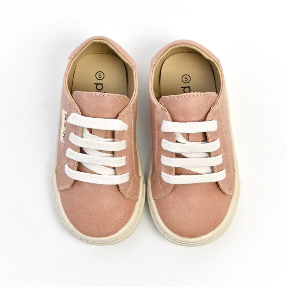 Blush low top sneakers for babies, stylish and comfortable footwear for little ones.