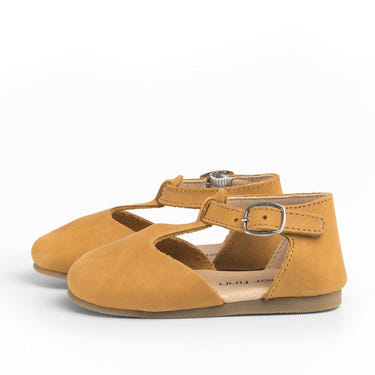 Natural Mary Jane hard sole baby shoes in a stylish design, perfect for little ones' first steps.