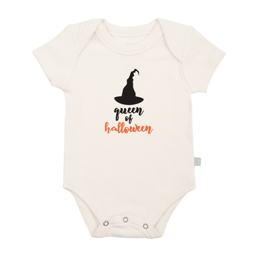Graphic bodysuit for babies, "Queen of Halloween," short sleeve onesie perfect for festive occasions.