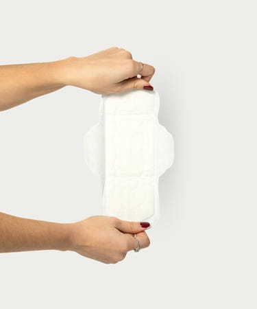 Organic cotton cover regular absorbency menstrual pads for comfortable and eco-friendly protection.