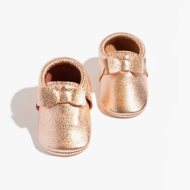 Rose Gold Bow Baby Shoe - Stylish and adorable bow moccasins for your little one. Perfect for any occasion!