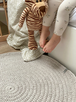 Round plain rug