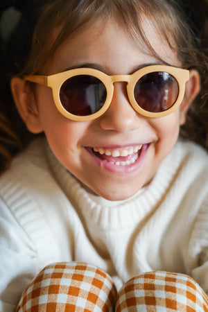 Classic sustainable sunglasses for kids aged 3-8, plant-based, bendable, polarized, angle 13 view.