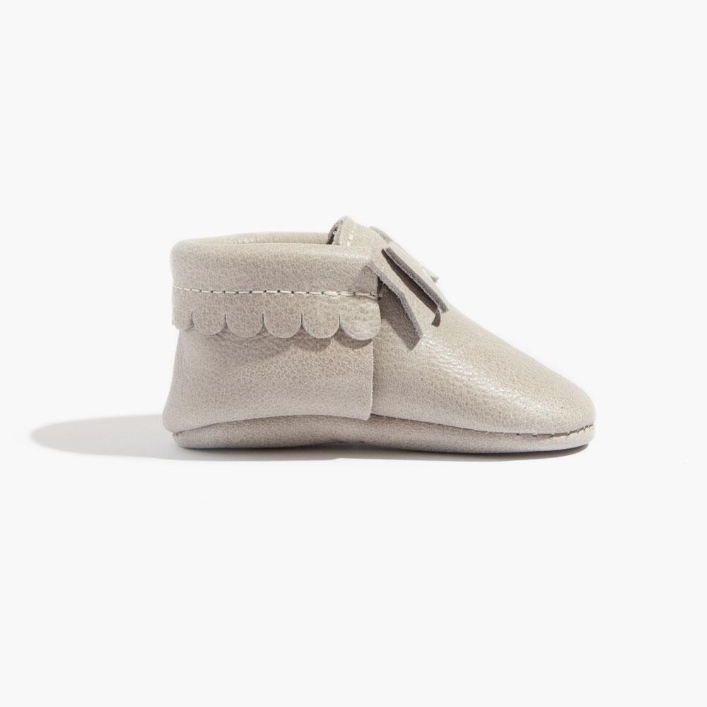 Salt Flats Bow Baby Shoe - stylish and comfortable bow mocc for infants, perfect for any occasion.