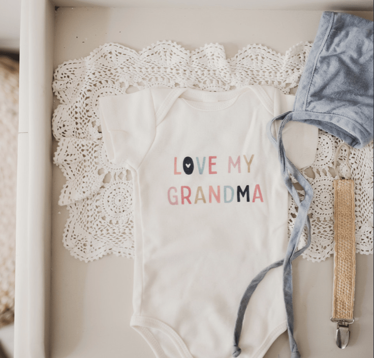 Graphic bodysuit with "Love Grandma" design for babies, perfect for stylish and cozy outfits.