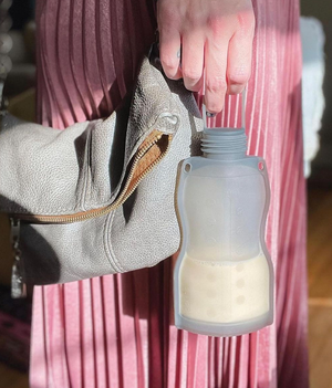 Haakaa Silicone Leakproof Stopper for bottles, ensuring mess-free feeding and easy storage. Angle 6 view.