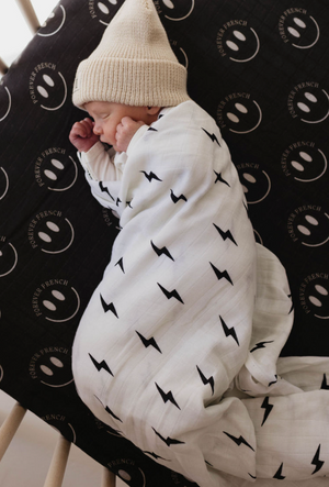 Muslin Quilt | Charcoal ff Smile & White Bolt