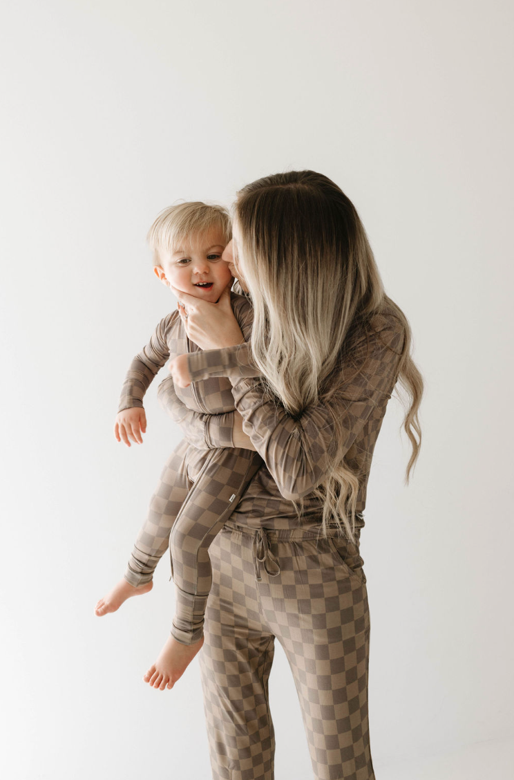 Bamboo two-piece pajama set in faded brown checkerboard for babies. Soft, stylish, and comfortable sleepwear.