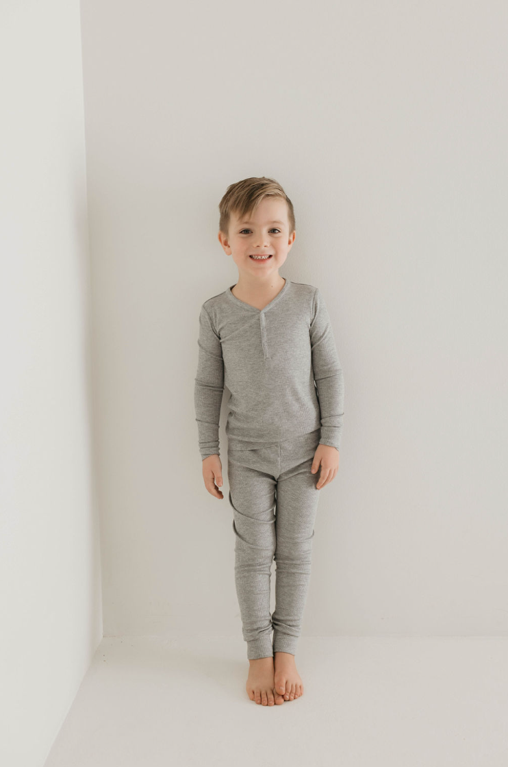 Bamboo two-piece ribbed grey pajamas for babies, perfect for comfortable sleep.
