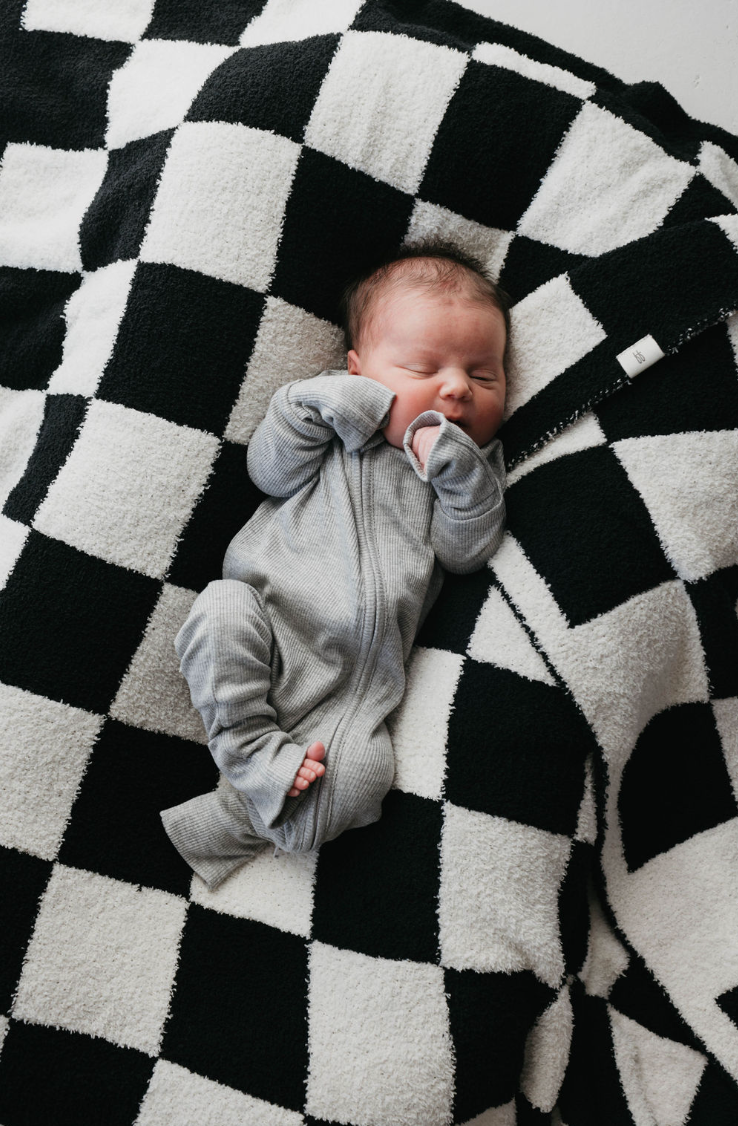 Bamboo zip pajamas in ribbed grey for babies, soft and cozy for comfortable sleep.