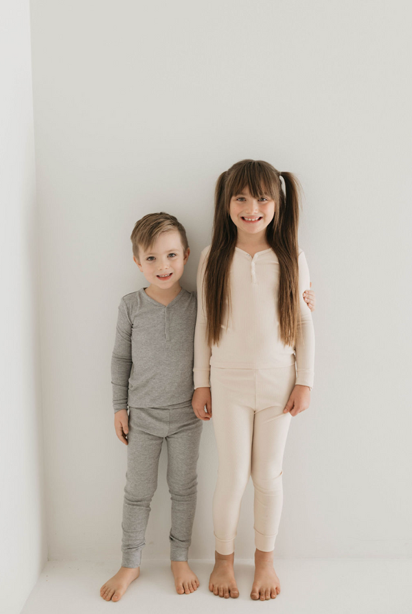 Bamboo ribbed cream two-piece pajamas for babies, perfect for comfortable sleep.