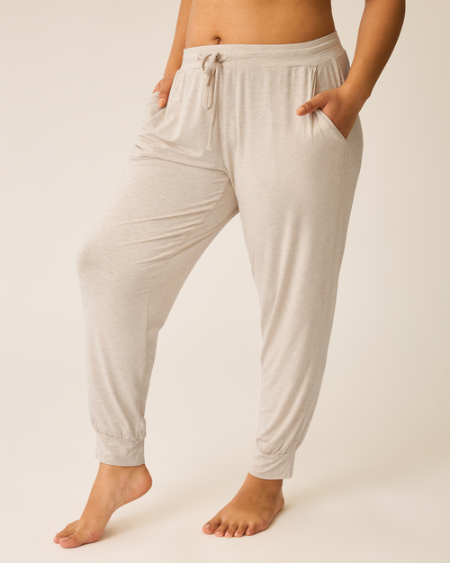 Everyday Lounge Jogger in Oatmeal Heather for babies, perfect for comfort and style in bottoms.