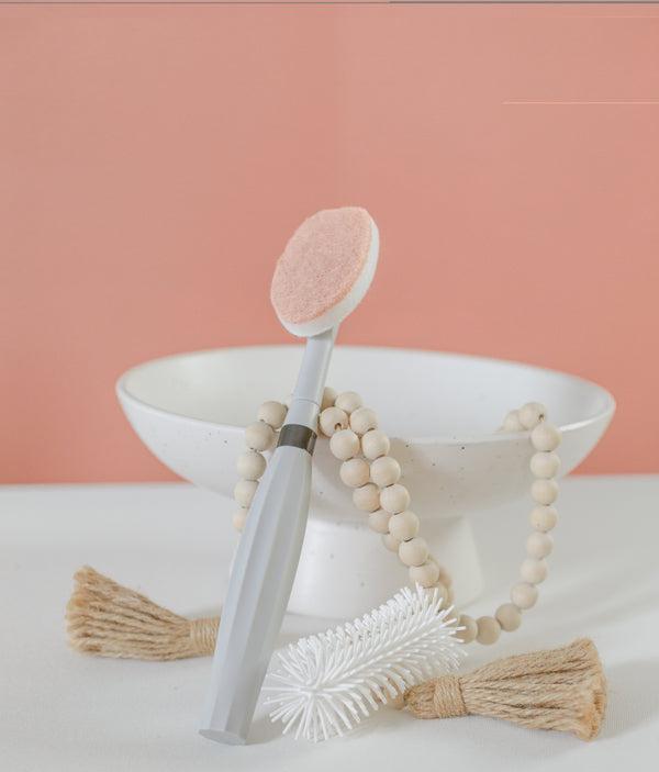 Spristle Wand Starter Set for babies, featuring innovative design and accessories for easy feeding.