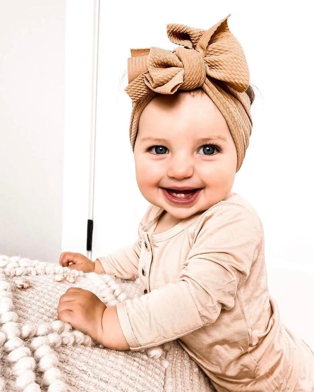 Cute baby bows hair accessories for infants, perfect for adding style to your little one's outfit.
