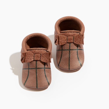 Swish Baby Bow Baby Shoe in soft pink, perfect for stylish little ones. Ideal bow mocc for infants.