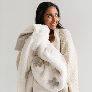 Cozy DOUBLE-LAYER BAMBONI® throw blanket for babies, perfect for swaddling and keeping warm.