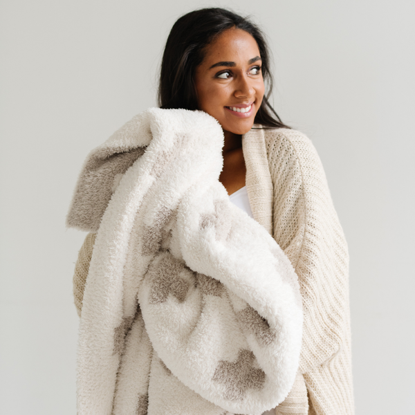 Cozy DOUBLE-LAYER BAMBONI® throw blanket for babies, perfect for swaddling and keeping warm.