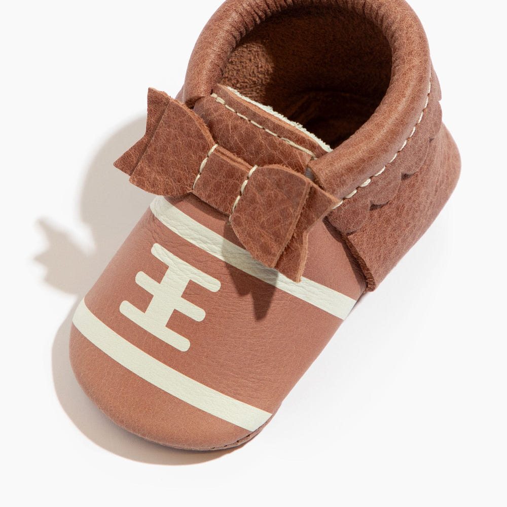 Touchdown II Bow Baby Shoe in soft leather, perfect for stylish little feet.