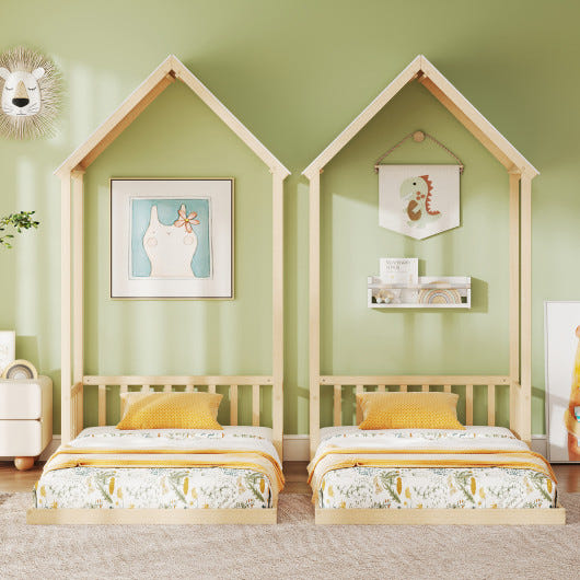 Twin size house bed with roof and semi-fence in natural wood for toddlers. Ideal for stylish and safe sleeping.