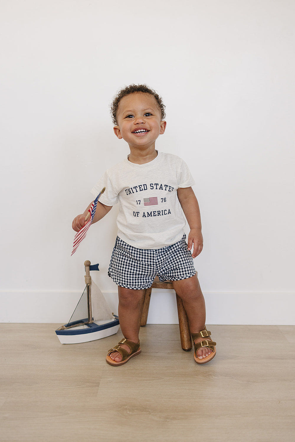 "United States Tee for babies - soft, comfortable, and stylish infant t-shirt featuring a patriotic design."