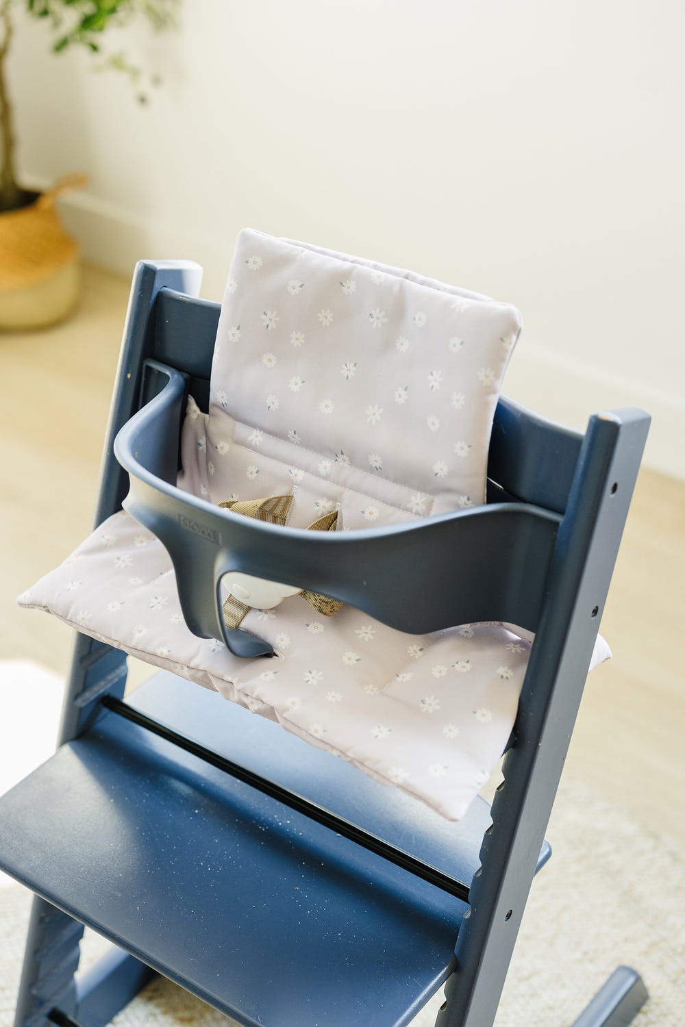 Oopsie Daisy Stokke Tripp Trapp Seat Cushion in vibrant floral design, perfect for enhancing comfort and style.