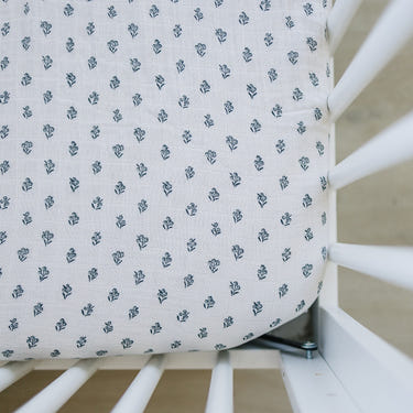 Cream Berry Muslin Crib Sheet - MOOGCO Baby