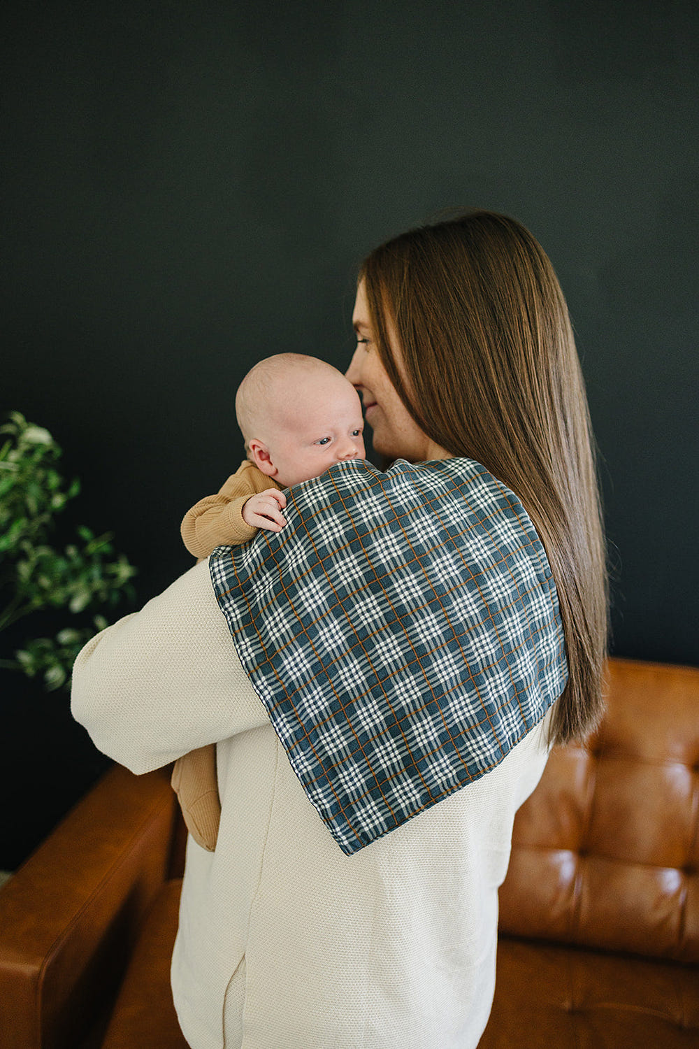 Navy Plaid Muslin Burp Cloth - MOOGCO Baby
